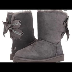 UGG WOMEN'S CUSTOMIZABLE BAILEY BOW SHORT Size 10